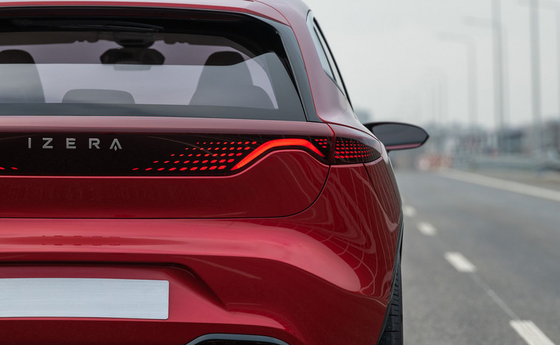 Polski samochód elektryczny IZERA sensacją na zamkniętej obwodnicy ...