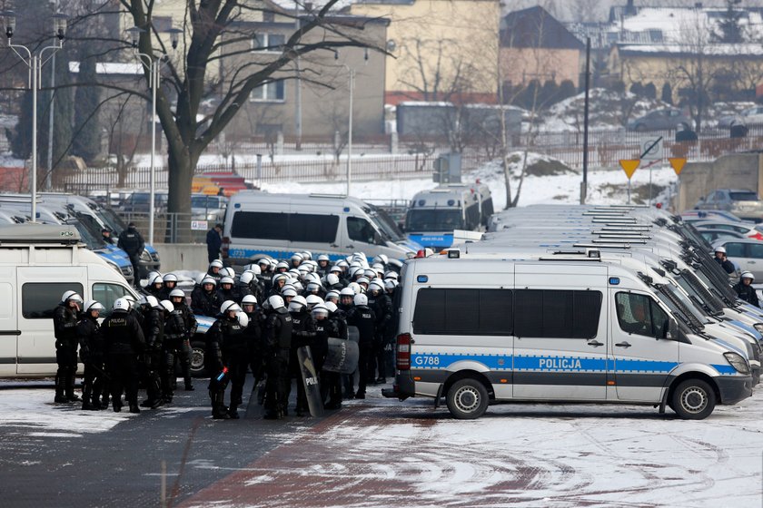 Jastrzębie Zdrój. Manifestacja przed siedzibą JSW 