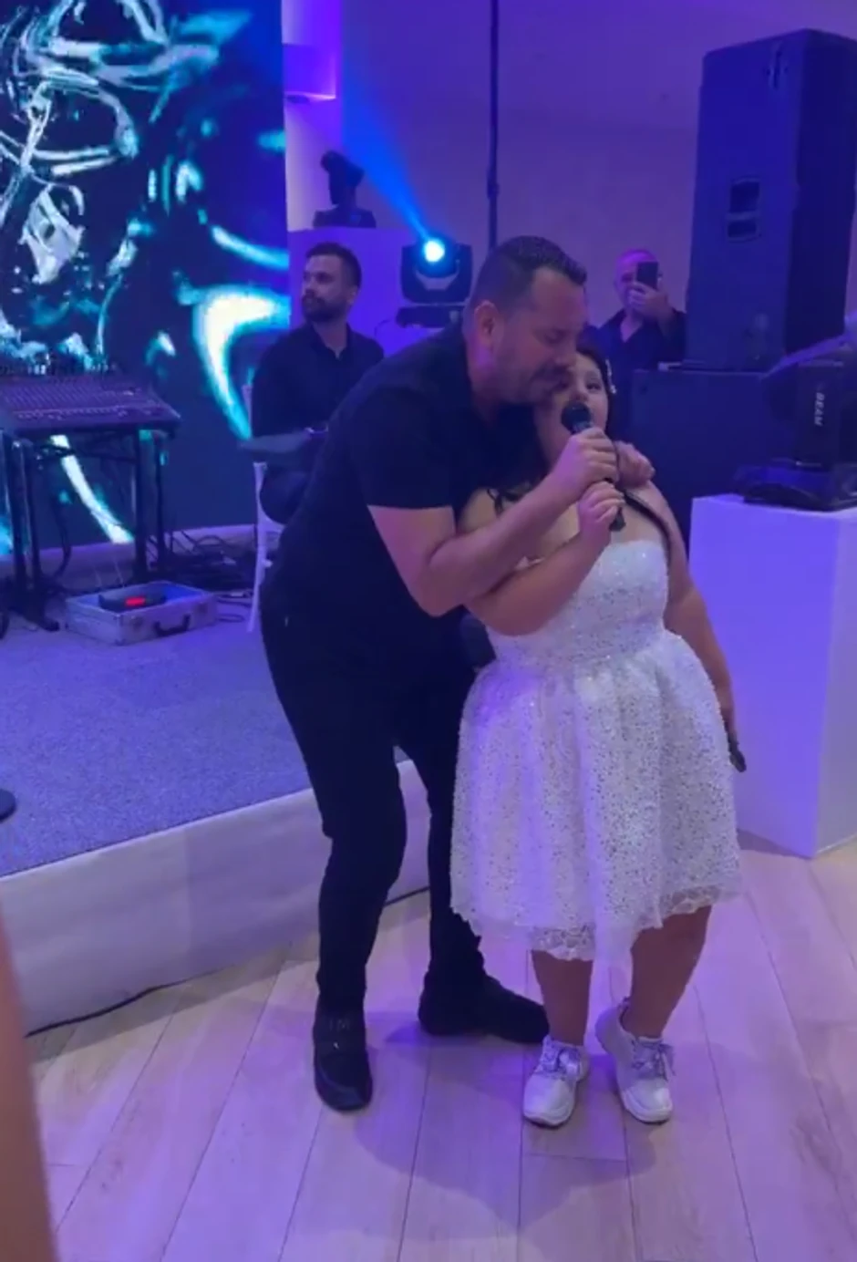 Sara Bero proslavila ćerkama rođendan