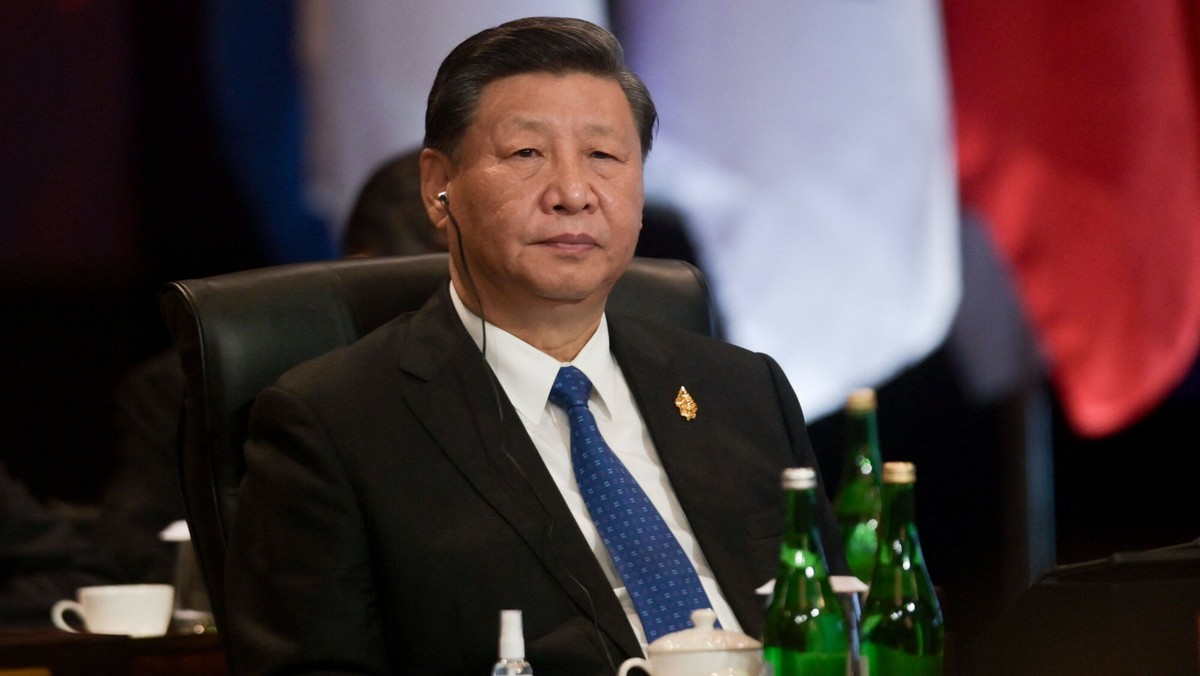 "Nikomu nie ufa". Jak przez obsesję Xi Jinping uderza w Chiny