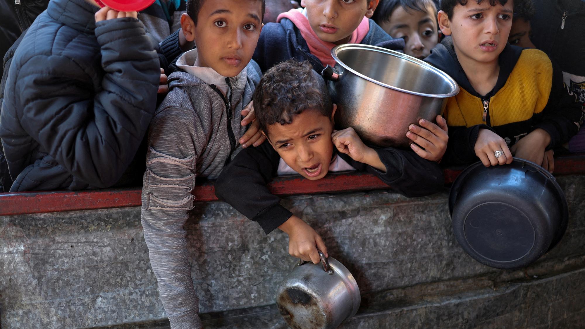 Hladné deti v Pásme Gazy - ilustračná fotografia