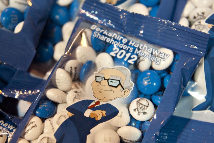 Mars odkrył przepis na M&Ms podczas hiszpańskiej wojny domowej, w latach 30. XX wieku. Forrest Mars Senior zauważył żołnierzy jedzących czekoladowe kulki z nadzieniem, które miały być odporne na roztapianie. Patent zarejestrował w marcu 1941 roku. Produkcja przysmaku rozpoczęła się jeszcze w tym samym roku w fabryce znajdującej się w Clinton Hill, Newark, w stanie New Jersey. Dwa 'M'' reprezentowały nazwiska założycieli;