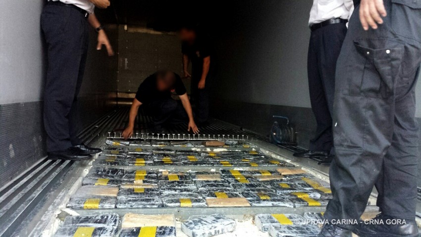 Istražitelji su najpre otkrili tonu kokaina, a zatim i preostale četiri tone