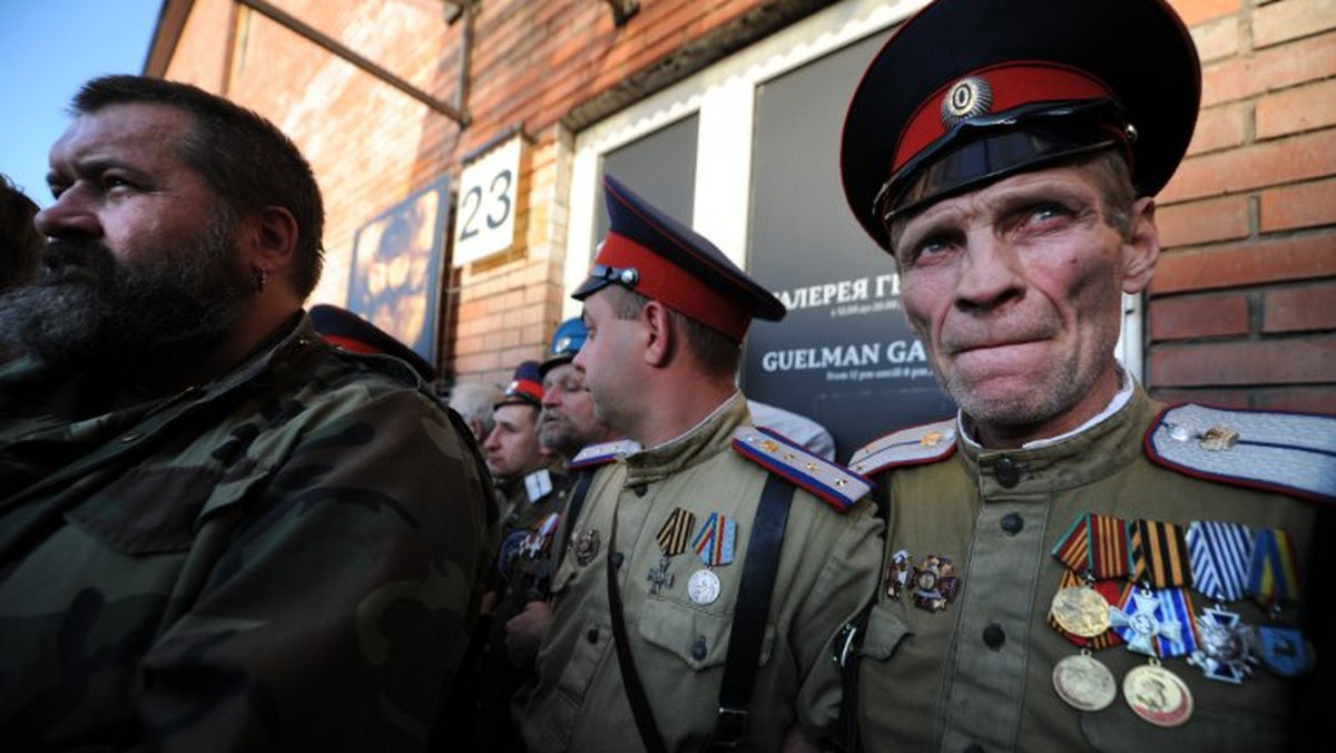 Władze Rosji zgadzają się na tworzenie "ochotniczych drużyn porządkowych" złożonych z Kozaków, którzy kontrolują handlarzy ulicznych w Moskwie. A przy okazji wywołują wściekłość swoim pojawieniem się.