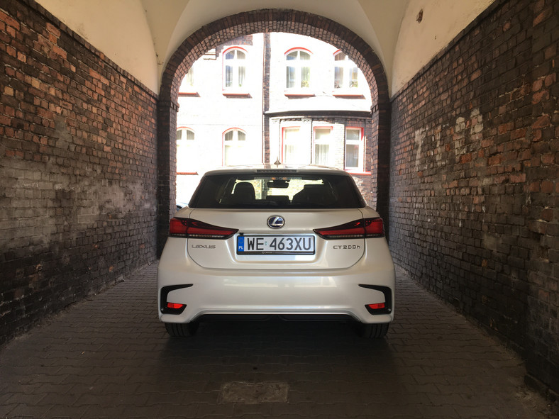 Lexus CT 200 h – coraz starrszy, i coraz tańszy