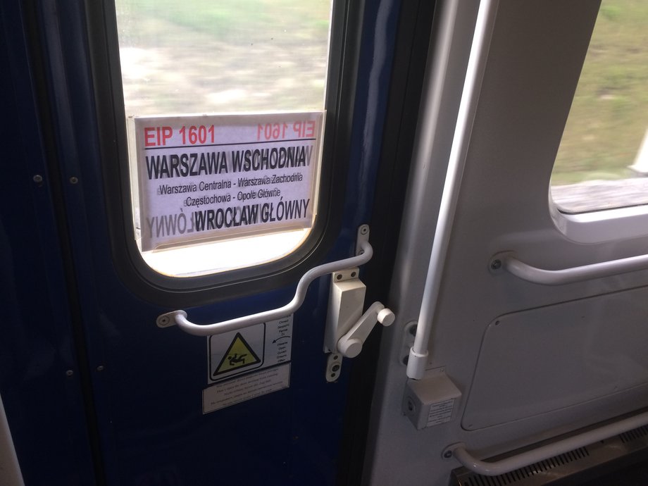 Pociągi kategorii EIP obsługiwane są składami Pendolino. Gdy PKP Intercity podstawi skład wagonowy, pasażer ma prawo do rekompensaty w wysokości różnicy w cenie biletu