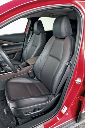 Mazda CX-30 2.0 Skyactiv-X - fotel kierowcy