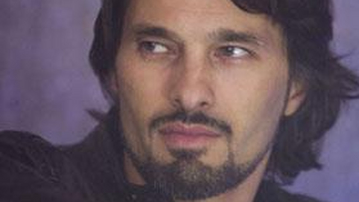 Olivier Martinez zwyzywał paparazzich, którzy śledzili go na randce z hiszpańską aktorką Goyą Toledo.