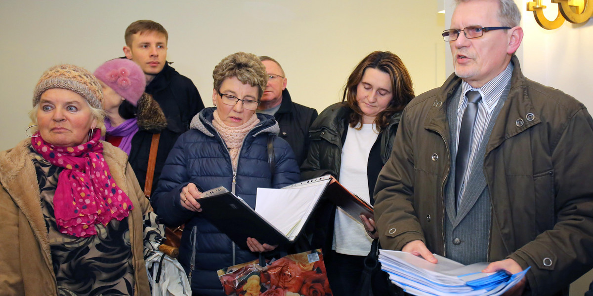 Mieszkańcy lokali komunalnych przynieśli do urzędu petycję w sprawie podwyżek czynszów 