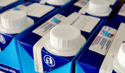 Dlaczego mleko w kartonie ma tak długą ważność? Ekspertka mówi jasno, czy picie go jest bezpieczne