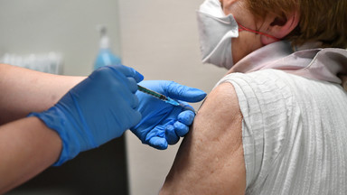 Sondaż dla DGP i RMF FM: 51 proc. badanych źle o mechanizmie rejestracji i zgłoszeń na szczepienia