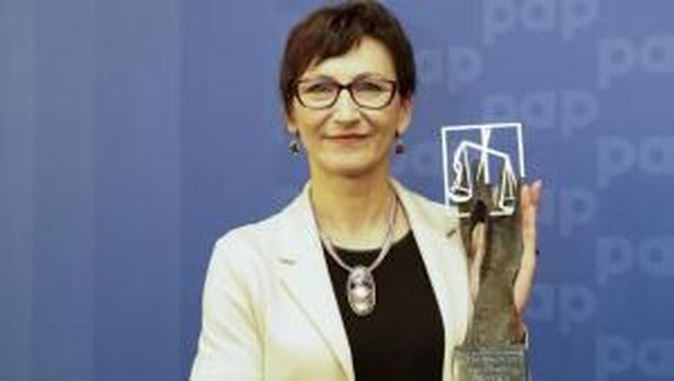 Jadwiga Sztabińska, redaktor naczelna DGP z nagrodą "Złotej Wagi"/ fot. Wojtek Górski