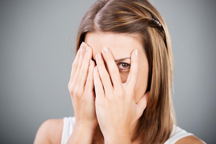 Zawstydzona kobieta