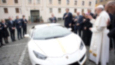 Papieskie lamborghini znowu na sprzedaż