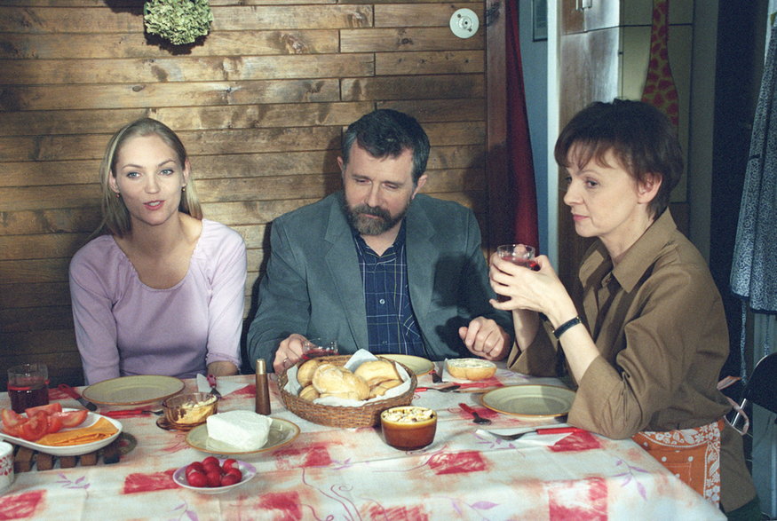 Dominika Chorosińska (Figurska), Cezary Morawski i Ewa Wencel na planie serialu "M jak miłość" (2002)