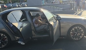 Đanijeva Slađa sa ćerkom na aerodromu