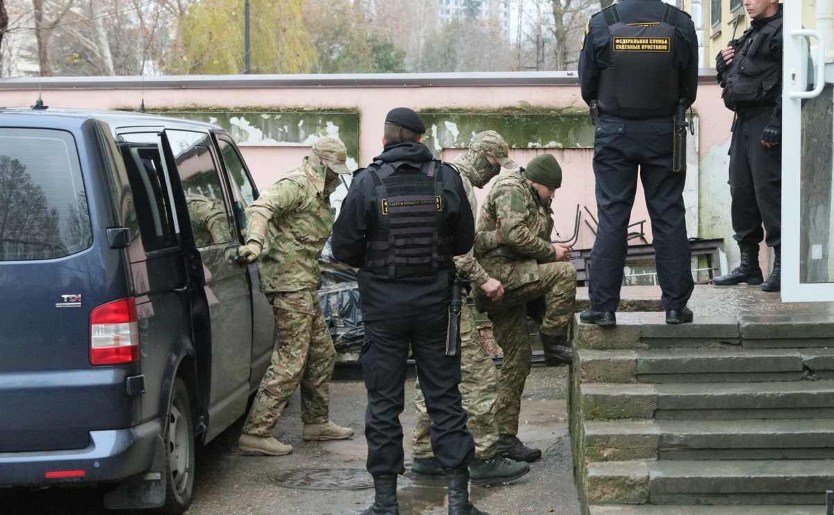 Ukrainscy marynarze przed sądem w Symferopolu