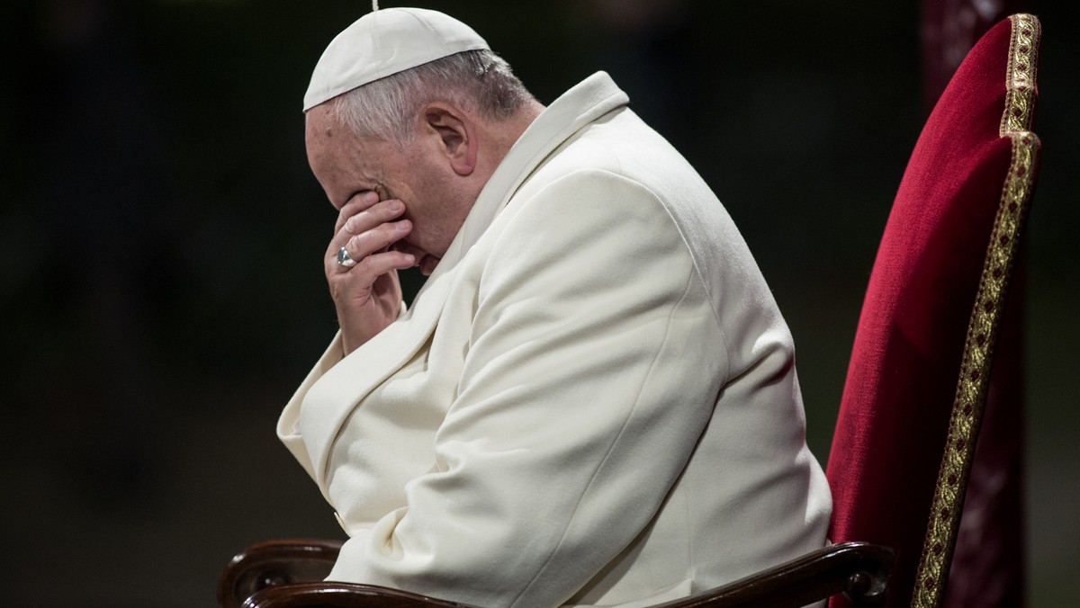 Papież Franciszek przyjął w czwartek rezygnację z urzędu prefekta Kongregacji Spraw Kanonizacyjnych oraz z praw związanych z godnością kardynała, złożoną przez kard. Giovanniego Angelo Becciu - podało watykańskie biuro prasowe.