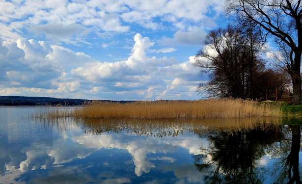 Bardzo ciepły weekend, ale lokalnie jeszcze przymrozki. PROGNOZA POGODY