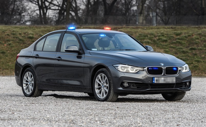 Pierwsza pula 40 samochodów BMW 330i xDrive wyjechała na polskie drogi jako nieoznakowane radiowozy policji