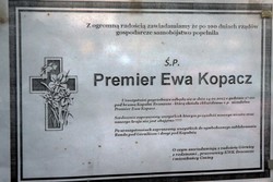 Pogrzeb Ewy Kopacz. Słuszny happening czy gruba przesada? ZDJĘCIA