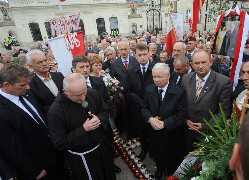 Jarosław Kaczyński składa życzenia i zaprasza na...