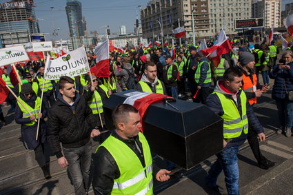 Rolnicy protestują w Warszawie. "Setki autokarów"