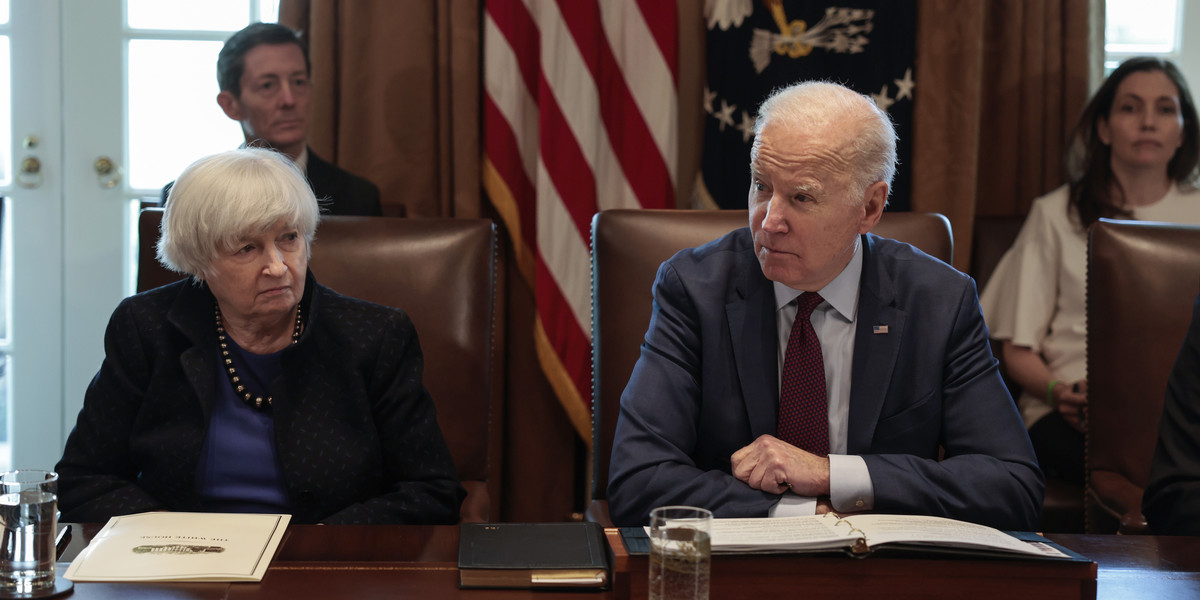 Sekretarz Skarbu USA Janet Yellen oraz prezydent Joe Biden.