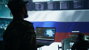 to koń trojański rosji. wirusowe narracje rozbijają europę