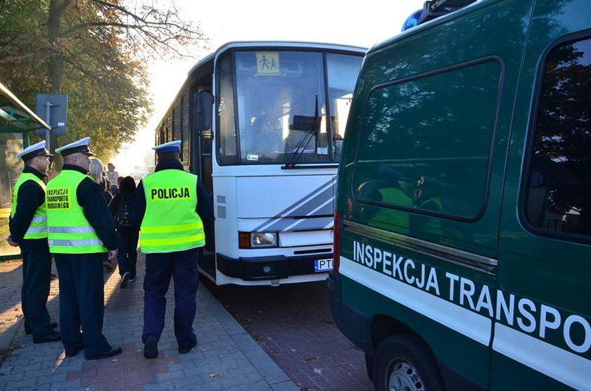 Policjanci kontrolowali autobusy