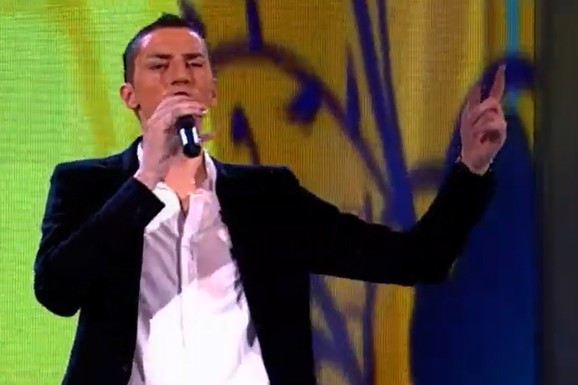 Pevaču zabranili da peva pesmu na svadbi koju Srbi obožavaju: "To ne podnosim, zar to da uradiš mami koja te je rodila i odgajila?!"
