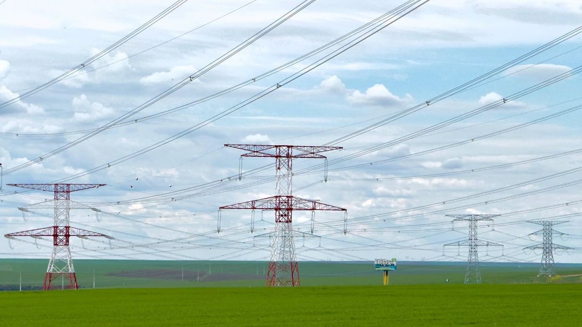 Se construiește cea mai lungă linie electrică din România, prin Munții Carpați. Transelectrica a început notificarea proprietarilor expropriați