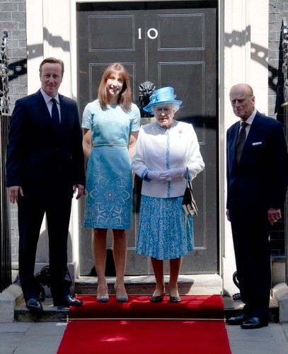 Samantha i David Cemeron z brytyjską parą królewską