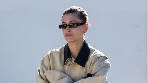 Hailey Bieber lesz az, aki leszoktat minket a nadrágról?
