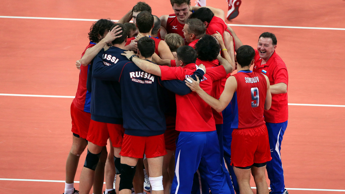 Rosja pokonała Polskę 3:0 i awansowała do półfinału turnieju siatkarzy podczas igrzysk olimpijskich w Londynie. Zwycięstwo "kamandy" Władimira Alekny zostało zepchnięte w rosyjskich mediach na dalszy plan po złotym medalu płotkarki Natalii Antiuch.