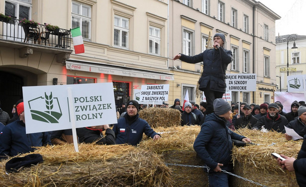 Rolnicy z Agrounii usunięci siłą przez policję. Koniec utrudnień na Nowym Świecie i Krakowskim Przedmieściu