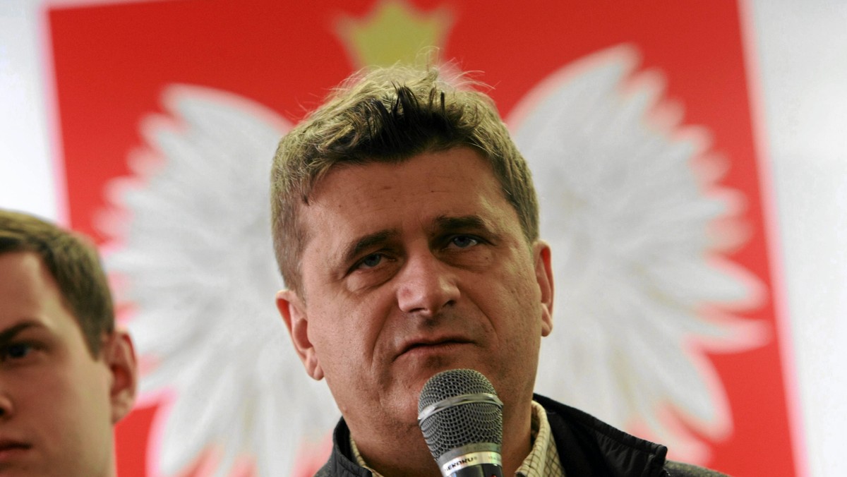 Janusz Palikot oświadczył w Sejmie, że oczekuje, iż do piątku dojdzie do spotkania jego lub klubu Ruchu Palikota z premierem Donaldem Tuskiem ws. ewentualnego poparcia dla reformy emerytalnej. - Ludzie w Polsce chcą pracować. Polacy chcą mieć dzieci, wnuki. Mają aspiracje, chcą pracy, chcą awansować. Chcą być jak Niemcy, czy Francuzi. Chcą być bogaci - mówił Palikot.