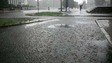 IMGW ostrzega przed podtopieniami. Intensywne opady w dwóch województwach