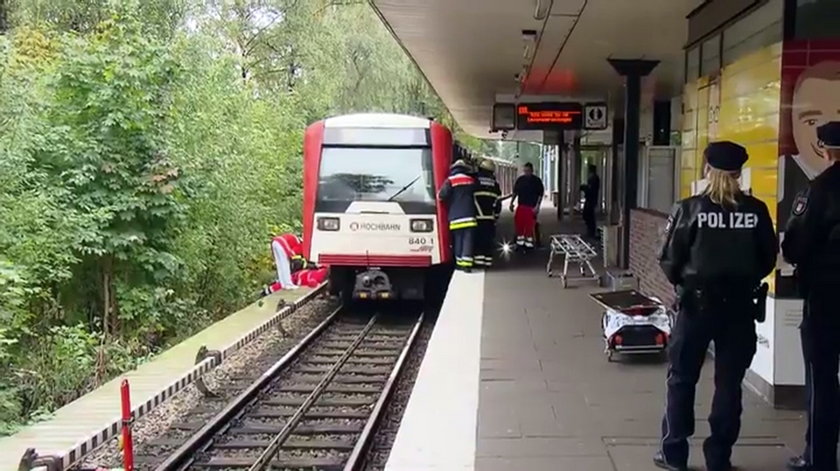 Matka wypchnęła 11-latka pod jadący pociąg