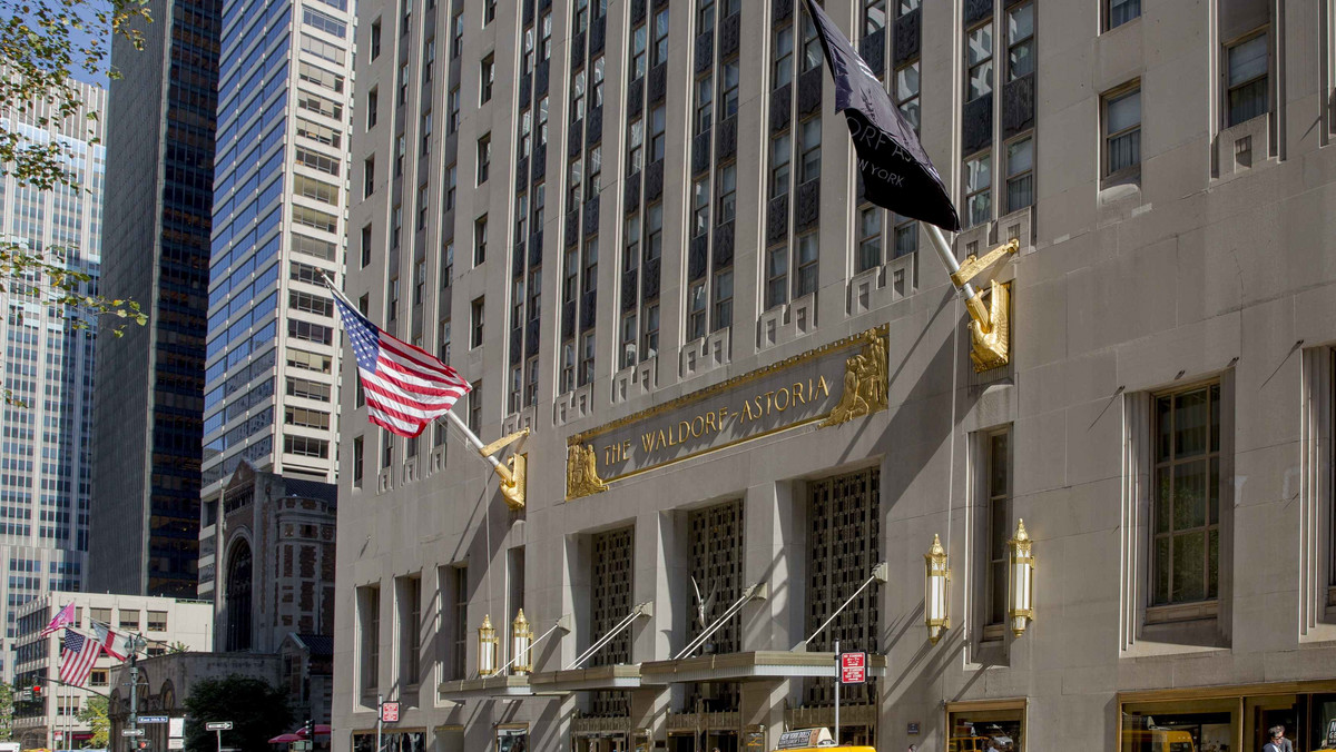 Rząd USA zastanawia się nad względami bezpieczeństwa w związku z przejściem słynnego nowojorskiego hotelu Waldorf Astoria w ręce Chińczyków. W hotelu tym zatrzymywał się dotąd m.in. prezydent Stanów Zjednoczonych, rezyduje tam ambasador USA przy ONZ.