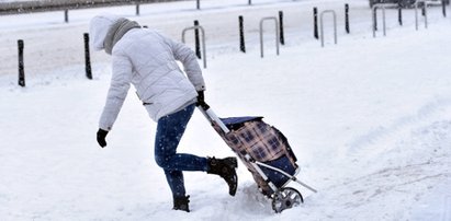 Wszyscy narzekają na śnieg i paraliż komunikacyjny. Przypominamy, jak wyglądała prawdziwa zima stulecia [ZDJĘCIA]