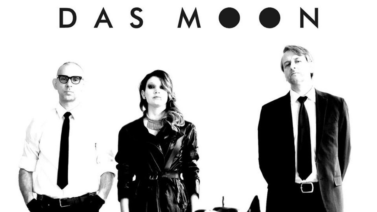 17 października ukaże się drugi album studyjny warszawskiej grupy DAS MOON, zatytułowany "Weekend In Paradise". Zapowiedzią płyty jest singel "Colours", który na początku września trafi do polskich rozgłośni radiowych.