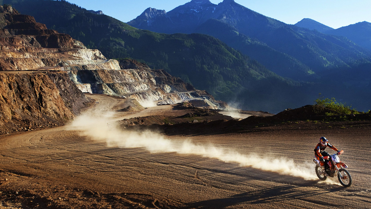 Red Bull 111 Megawatt to największe zawody hard enduro w Polsce. Szóstego i siódmego września 2014 roku na torze zmierzą się zarówno amatorzy, jak i profesjonaliści. Rywalizacja rozegra się w na co dzień niedostępnej lokalizacji – Kopalni Węgla Brunatnego Bełchatów. Gospodarzem imprezy będzie legendarny zawodnik super enduro - Taddy Błażusiak. Zapisy na www.redbull111megawatt.pl.