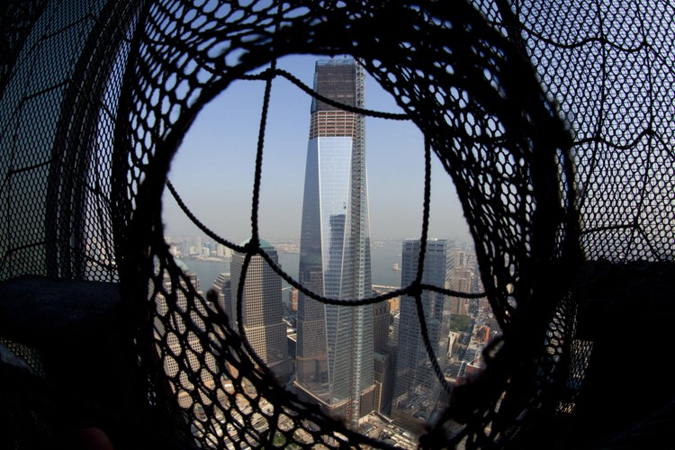 Wieża One World Trade Center, znana też jako Freedom Tower, ma zostać oddana do użytku dopiero w 2014 roku. Powierzchnia biurowa tego 104-piętrowego budynku będzie sięgać 325 000 metrów kwadratowych. Cały wieżowiec ma wysokość 541 m. Szacunkowy koszt budowy wieży to 3,9 mld dol.