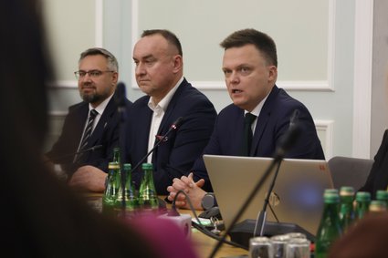 Tak Szymon Hołownia chce odpartyjnić spółki. Pokazał projekt ustawy