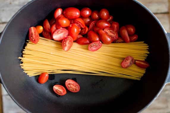 Jednogarnkowe spaghetti-obiad gotowy w 10 minut!