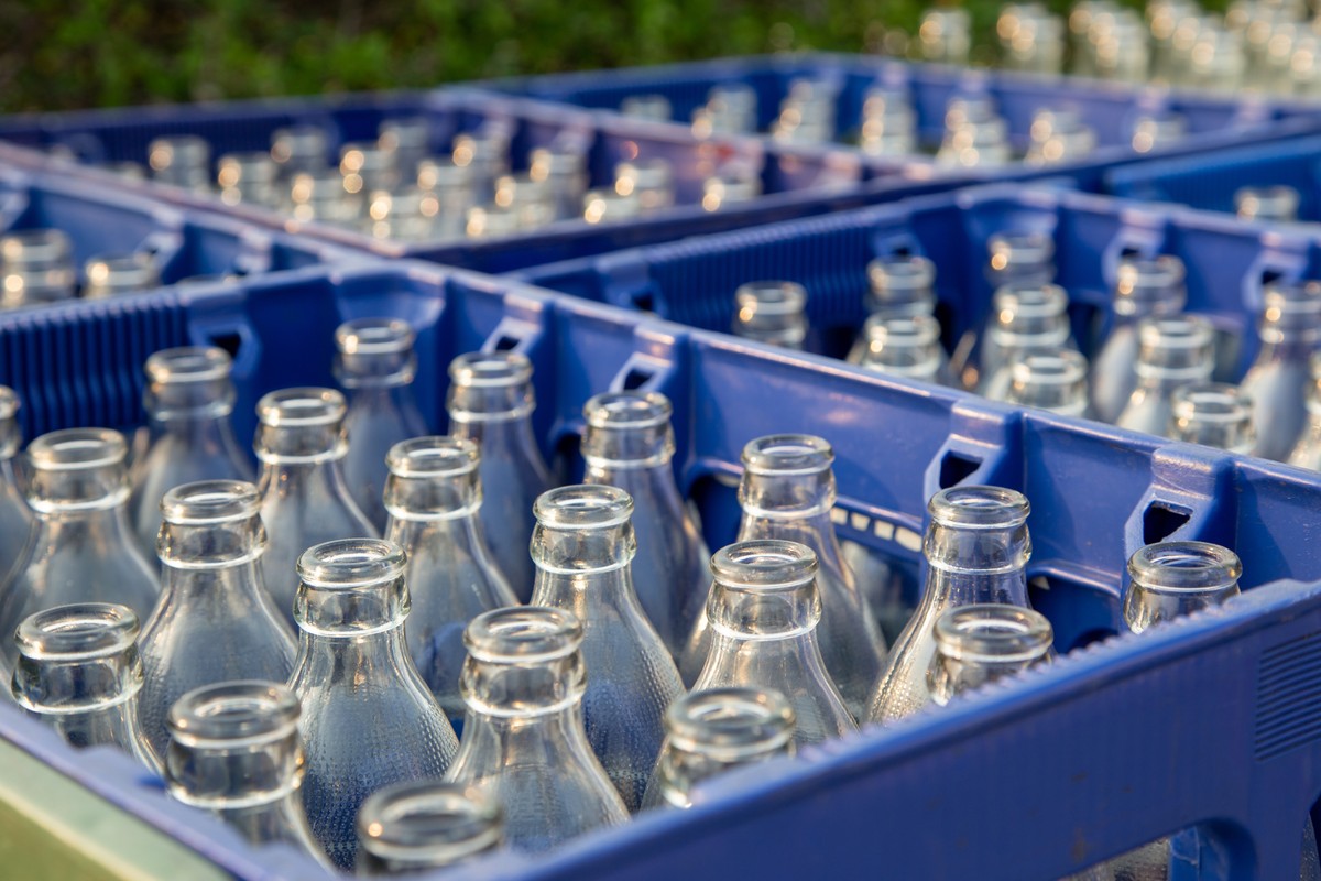 Szkło w popularnej wodzie. GIS ostrzega klientów