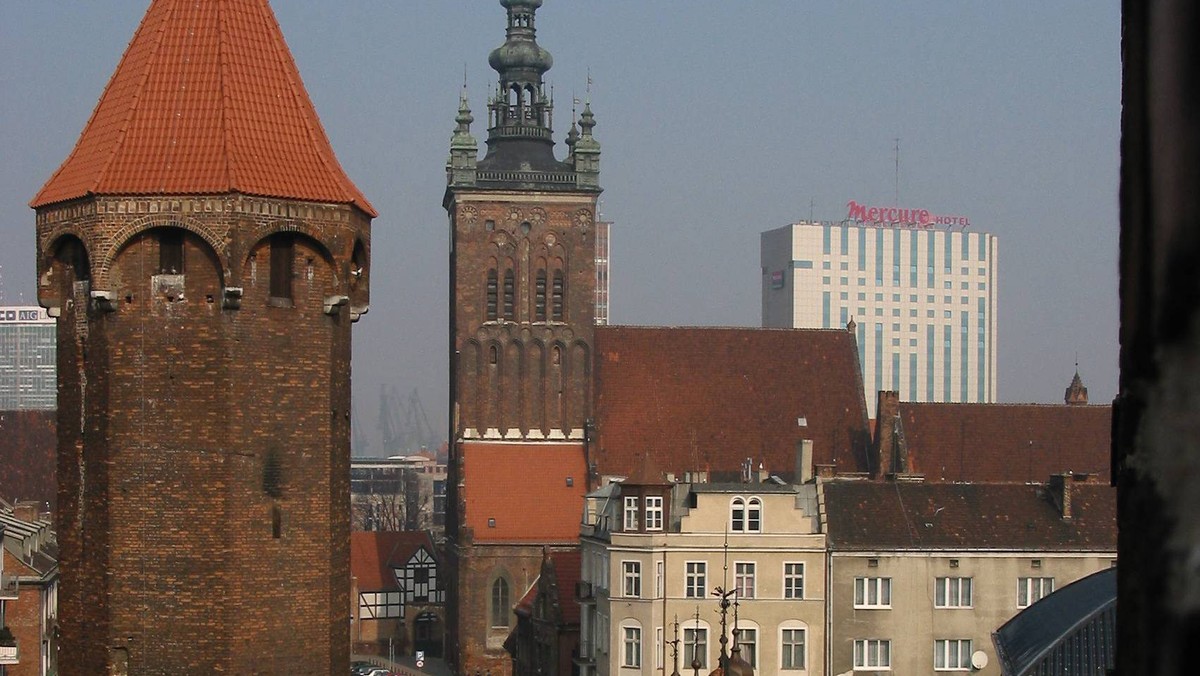 Przedłuży się remont zabytkowej gdańskiej Baszty Jacek. Prace miały zakończyć się w minionym roku, ale okazało się, że gotyckie cegły wymagają zabiegów możliwych do wykonania tylko wtedy, gdy przez dłuższy czas utrzymuje się temperatura powyżej 10 st. C.