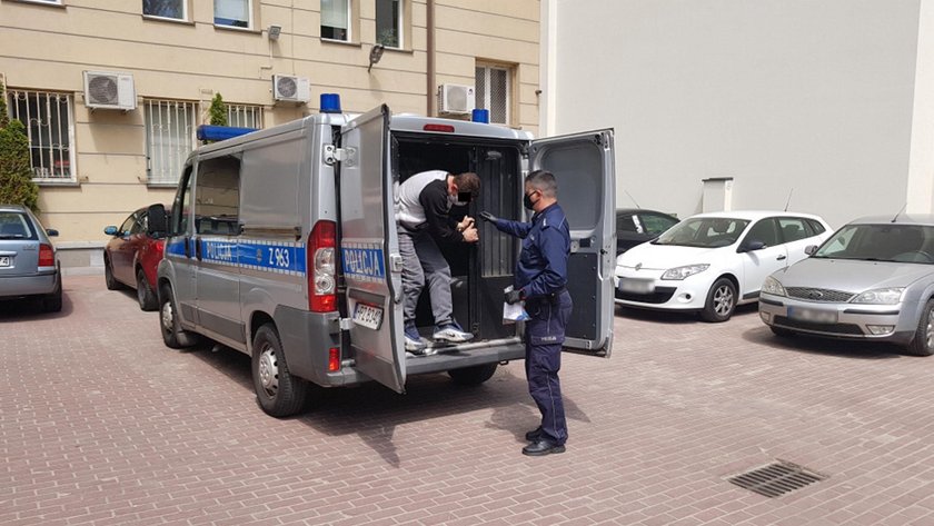 Ukradł w tramwaju drogi łańcuszek. Nie uwierzysz, co z nim zrobił