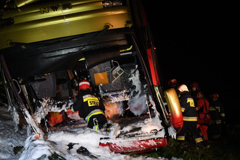 Tragedia na Podkarpaciu. Autokar spadł w przepaść. Są ofiary i ranni